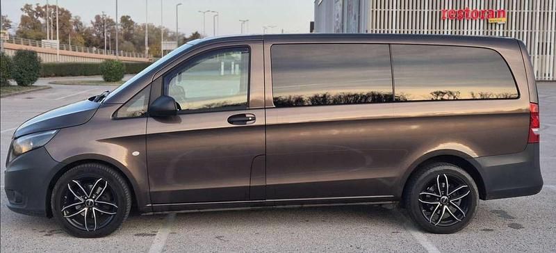 Braun Gebraucht 2018 Mercedes Vito Edition Kombi | 21.900 € - Bild 1/4