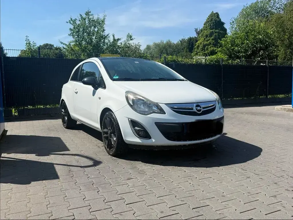Gebraucht Opel Corsa Color Edition 101 PS (74 kW) 2012 Weiß Kleinwagen