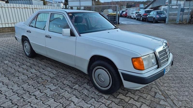 Gebraucht Mercedes E200 136 PS (100 kW) 1990 Weiß Limousine