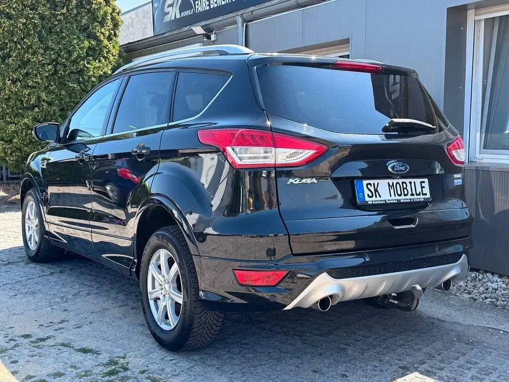 Gebraucht Ford Kuga Individual 150 PS (110 kW) 2015 Schwarz SUV