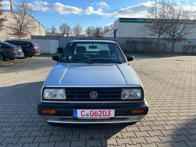 Second-hand VW Jetta 91 CP (66 kW) 1990 Argintiu Berlinǎ