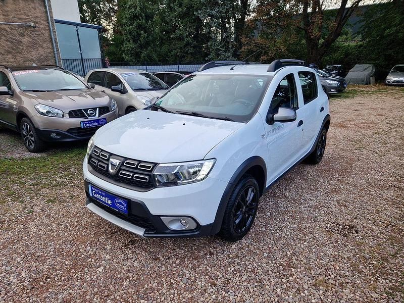 Weiß Gebraucht 2017 Dacia Sandero Stepway Kleinwagen | 9.100 € (Fairer Preis) - Bild 1/4