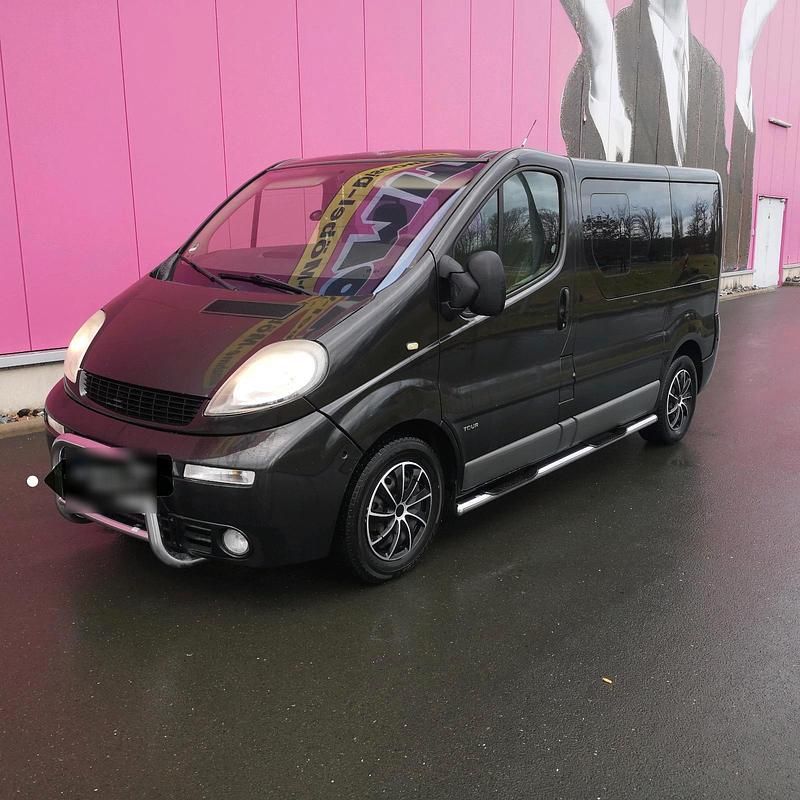 Schwarz Gebraucht 2004 Opel Vivaro Van / Kleinbus | 5.490 € (Teuer) - Bild 1/4