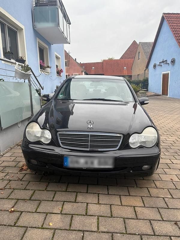 Schwarz Gebraucht 2000 Mercedes C180 Limousine | 990 € (Superpreis) - Bild 1/4