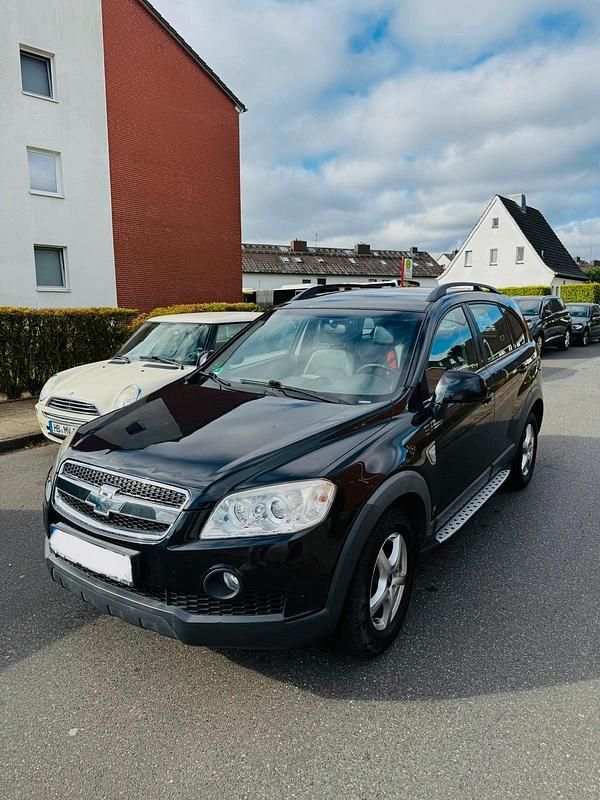 Schwarz Gebraucht 2009 Chevrolet Captiva SUV | 3.800 € (Fairer Preis) - Bild 1/4