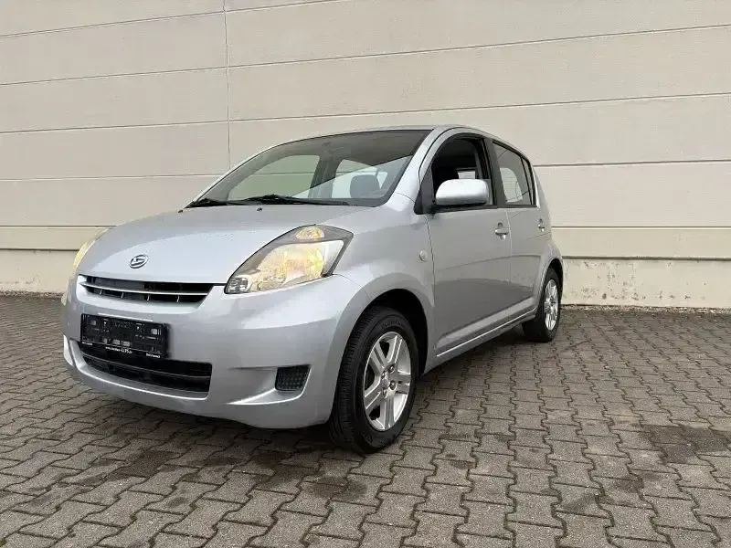 Gebraucht Daihatsu Sirion 91 PS (66 kW) 2009 Silber Kleinwagen