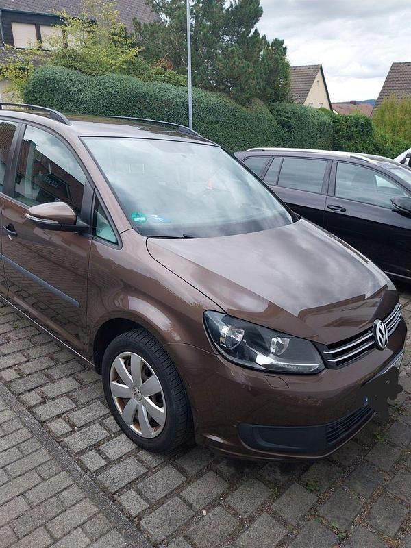 Braun Gebraucht 2012 VW Touran Trendline Van / Kleinbus | 6.200 € (Fairer Preis) - Bild 1/4