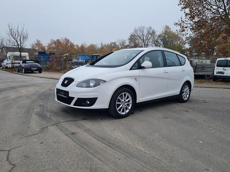 Weiß Gebraucht 2012 Seat Altea XL Copa Van / Kleinbus | 5.600 € (Etwas zu teuer) - Bild 1/4