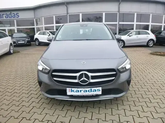 Gebraucht Mercedes B180 136 PS (100 kW) 2019 Grau Van / Kleinbus