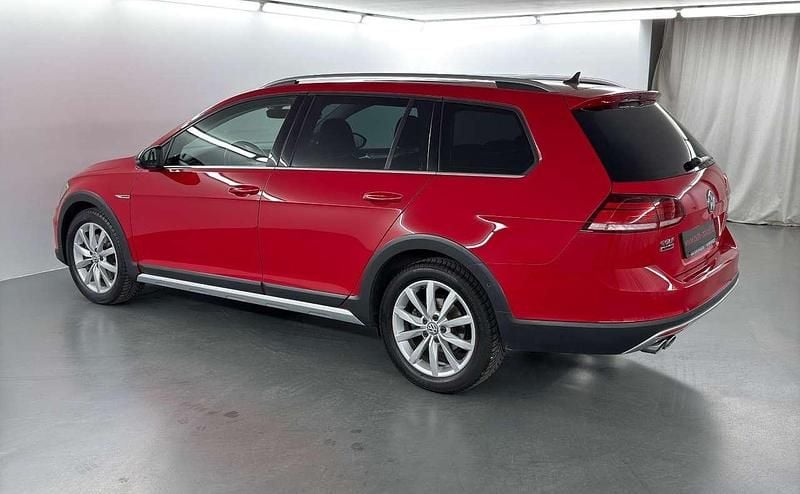 Gebraucht VW Golf Alltrack 184 PS (135 kW) 2017 Tornadorot Kombi