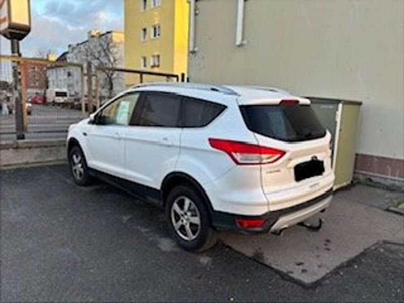 Gebraucht Ford Kuga Titanium 150 PS (110 kW) 2015 Weiß SUV