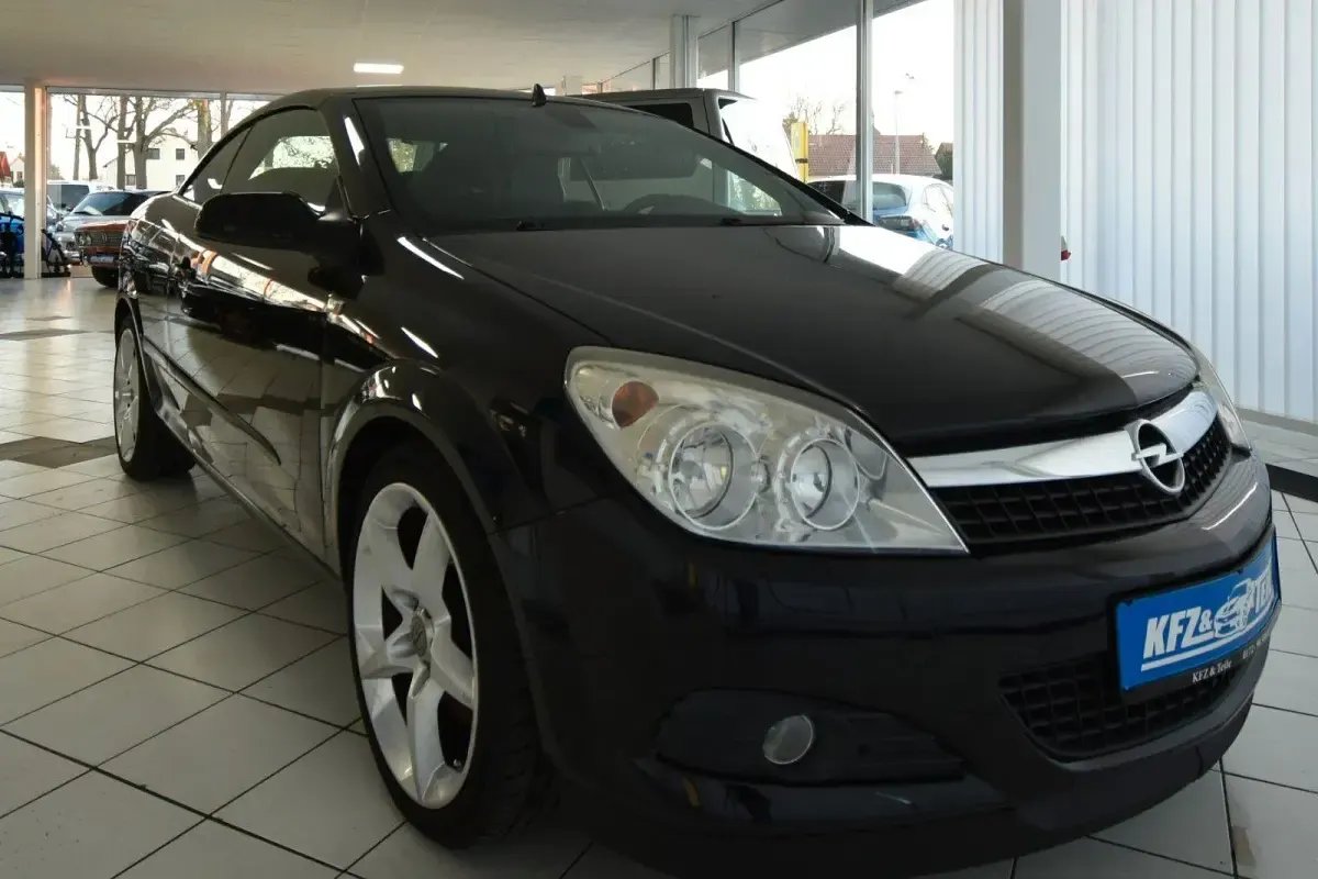 Używany Opel Astra Cabriolet 150 KM (110 kW) 2008 Czarny Kabriolet