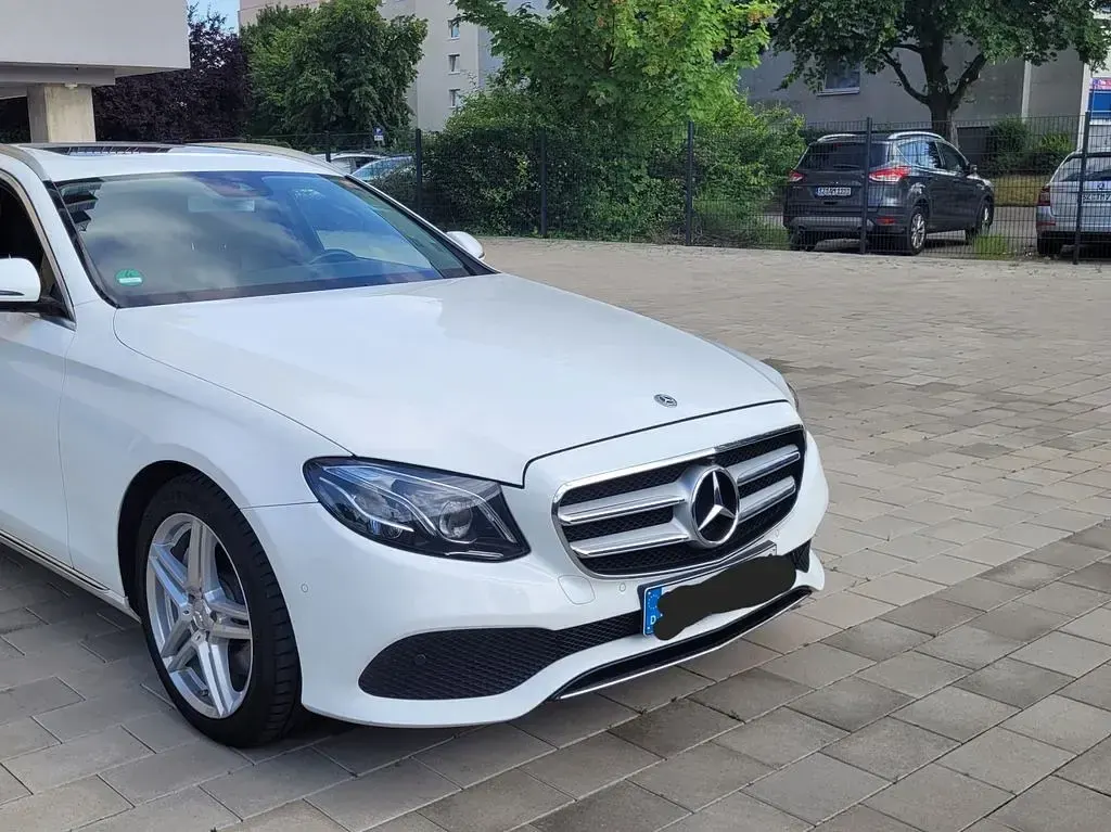 Gebraucht Mercedes E350 Avantgarde 258 PS (189 kW) 2017 Weiß Limousine