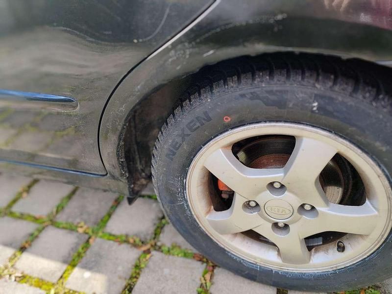 Gebraucht Kia Cerato 113 PS (83 kW) 2008 Schwarz Limousine