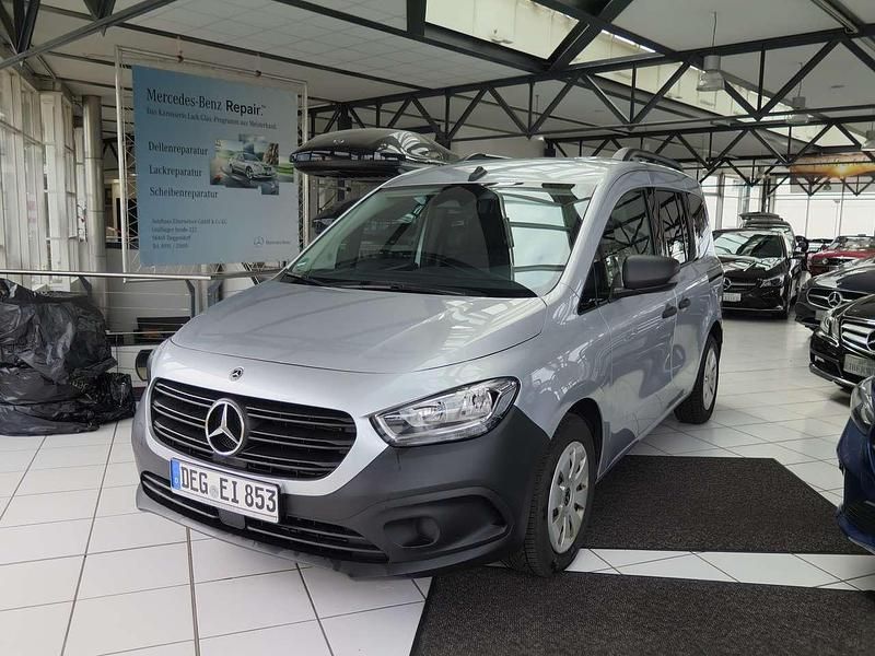 Helvinsilber Gebraucht 2023 Mercedes Citan 110 Kombi | 26.990 € - Bild 1/3