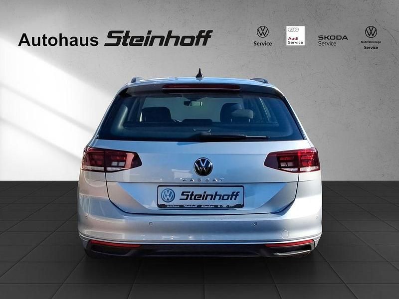 Gebraucht VW Passat 122 PS (89 kW) 2022 Silber Kombi