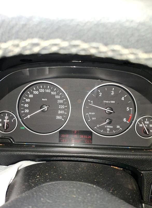 Gebraucht BMW 318 148 PS (108 kW) 2014 Blau Limousine