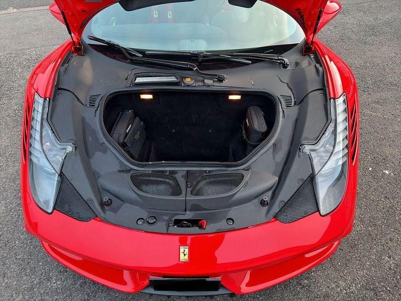 Second-hand Ferrari 458 605 CP (444 kW) 2014 Roșu