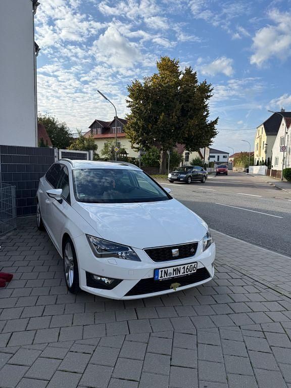 Weiß Gebraucht 2016 Seat Leon ST FR Kombi | 14.900 € (Etwas zu teuer) - Bild 1/4