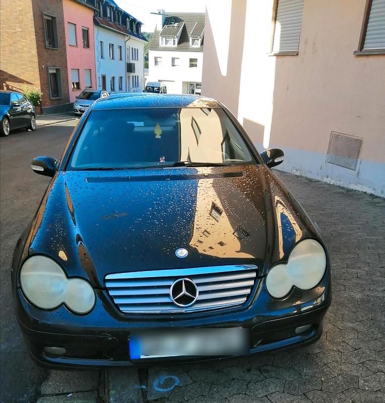 Schwarz Gebraucht 2002 Mercedes C180 Coupé | 1.250 € (Guter Preis) - Bild 1/4