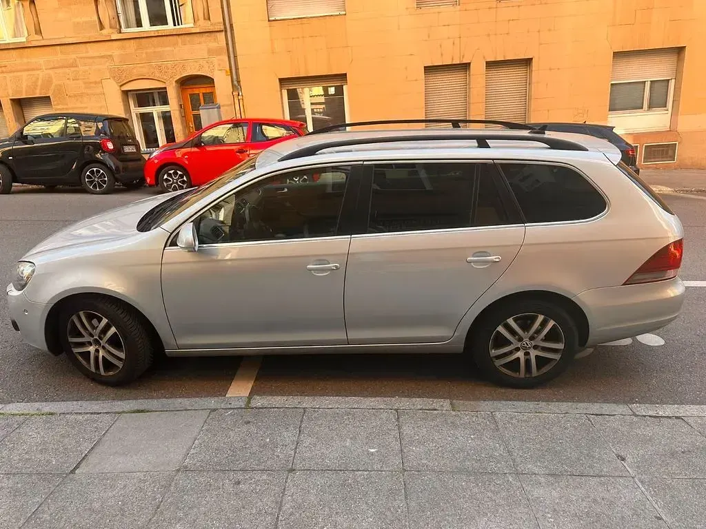 Gebraucht VW Golf VI Comfortline 105 PS (77 kW) 2011 Silber Kleinwagen
