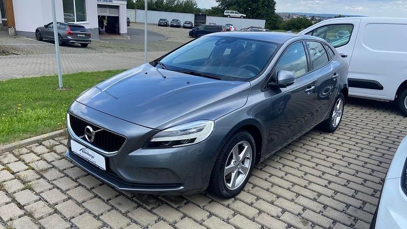 Grau Gebraucht 2016 Volvo V40 Kinetic Kombi | 14.800 € (Etwas zu teuer) - Bild 1/4
