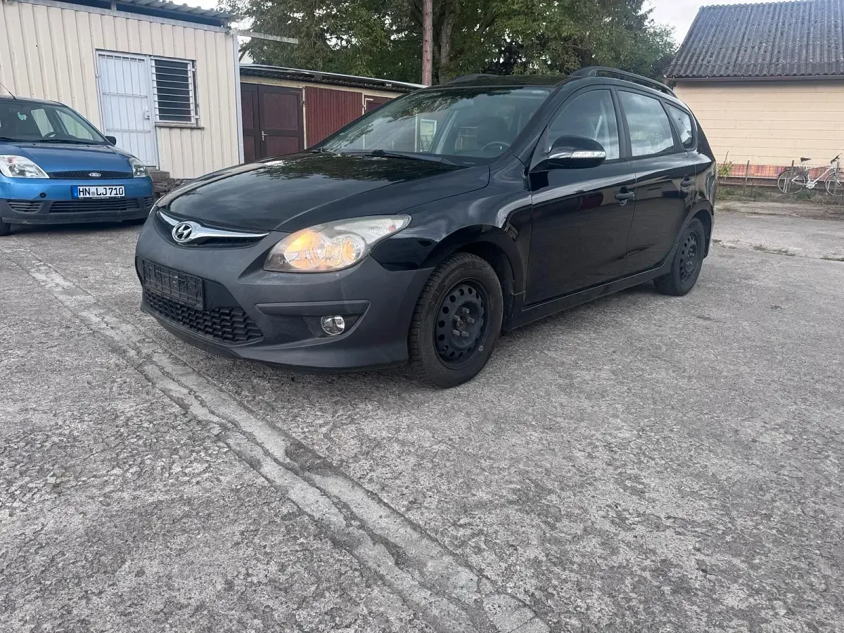 Gebraucht Hyundai i30 90 PS (66 kW) 2012 Schwarz Kombi