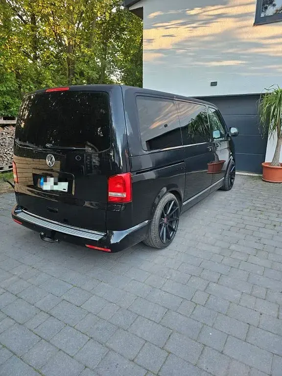 Gebraucht VW Multivan Highline 140 PS (102 kW) 2015 Schwarz Van / Kleinbus