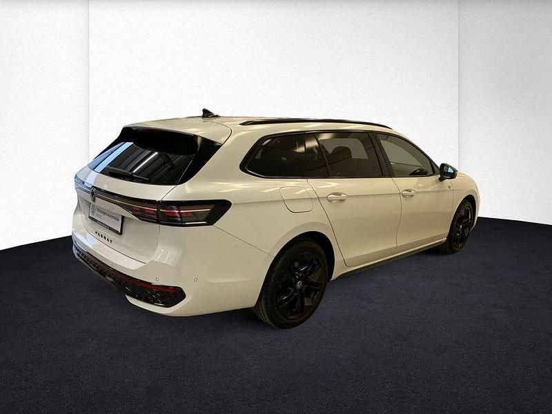 Gebraucht VW Passat Style 177 PS (130 kW) 2024 Weiß Limousine
