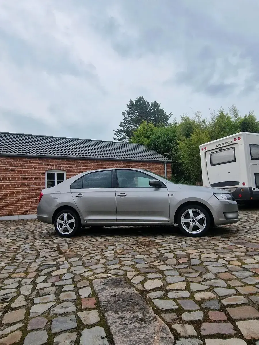Gebraucht Skoda Rapid 122 PS (89 kW) 2013 Beige Kleinwagen