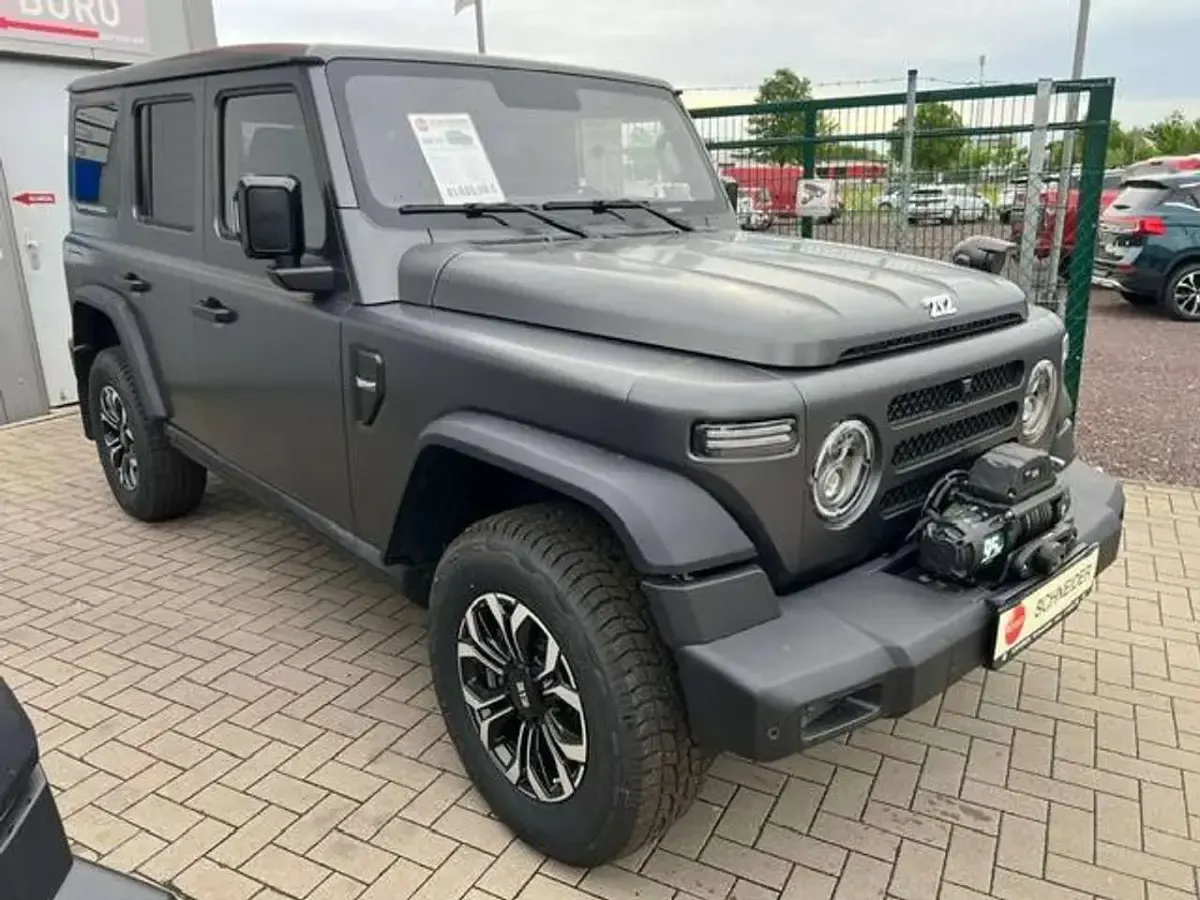 Neu BAW 212 166 PS (122 kW) 2026 Schwarz und graumatt SUV
