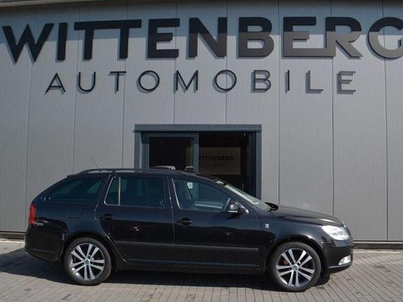 Schwarz Gebraucht 2013 Skoda Octavia Family Kombi | 8.999 € (Teuer) - Bild 1/4