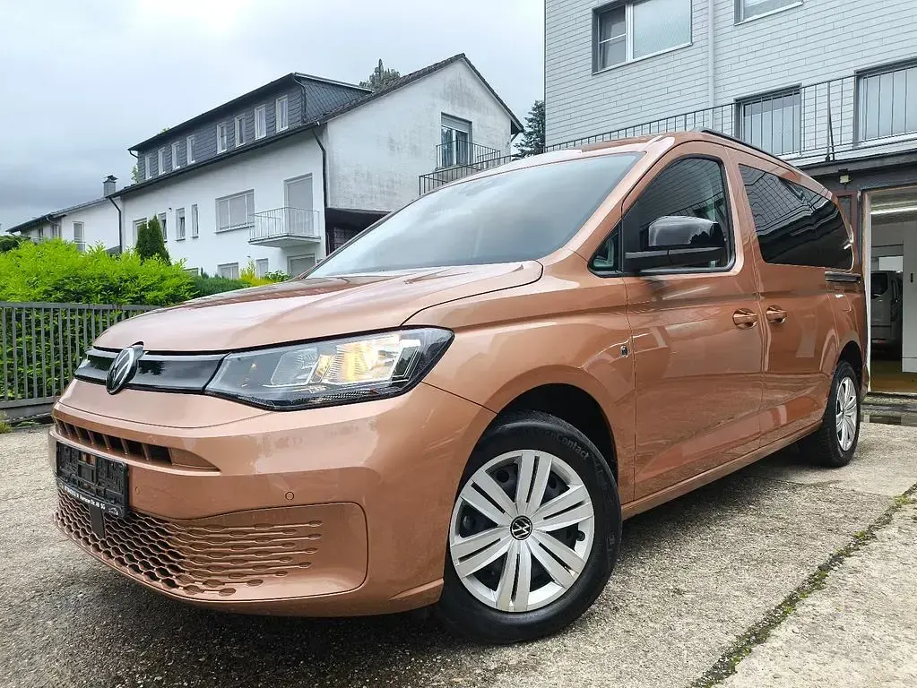 Gebraucht VW Caddy Maxi California 114 PS (83 kW) 2024 Gold Van / Kleinbus