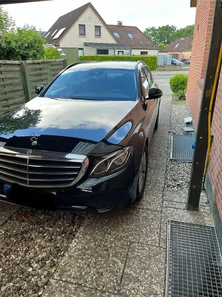 Gebraucht Mercedes E220 194 PS (142 kW) 2018 Schwarz Kombi
