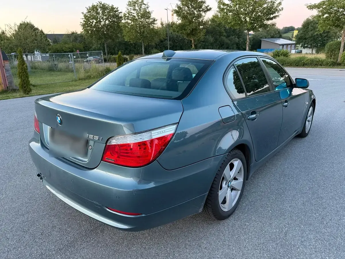 Gebraucht BMW 525 218 PS (160 kW) 2010 Silber Limousine