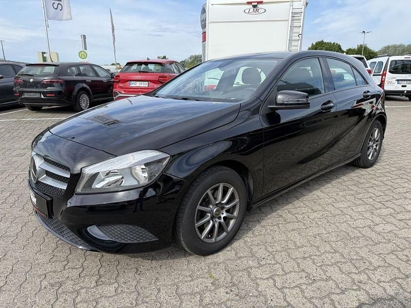 Schwarz Gebraucht 2014 Mercedes A180 Limousine | 10.990 € (Etwas zu teuer) - Bild 1/4