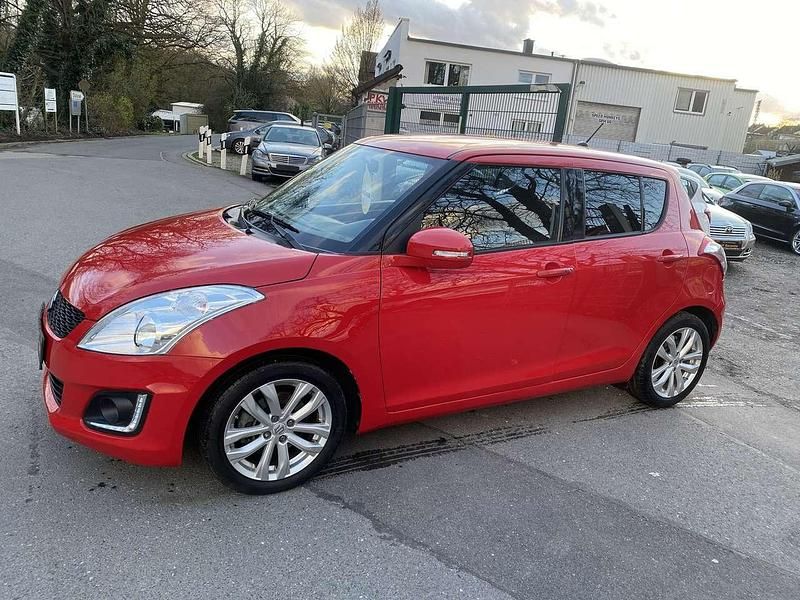 Gebraucht Suzuki Swift Club 94 PS (69 kW) 2016 Rot Kleinwagen