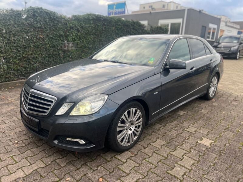 Grau Gebraucht 2010 Mercedes E350 Avantgarde Limousine | 8.900 € (Guter Preis) - Bild 1/4