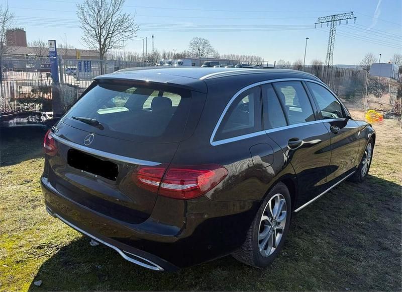 Gebraucht Mercedes C220 170 PS (125 kW) 2015 Schwarz Limousine
