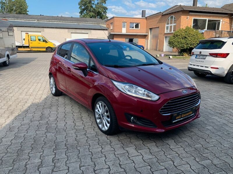 Violett Gebraucht 2014 Ford Fiesta Titanium Kleinwagen | 8.550 € (Fairer Preis) - Bild 1/4