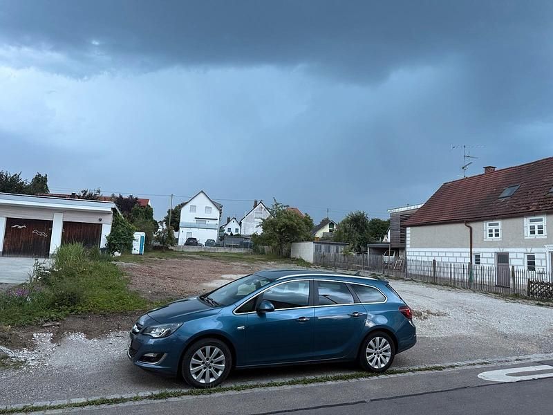 Blau Gebraucht 2013 Opel Astra Limousine | 3.650 € - Bild 1/4