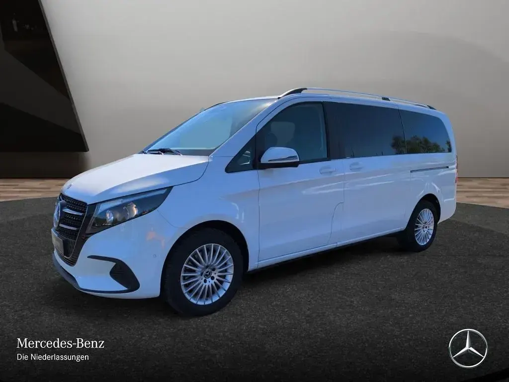Gebraucht Mercedes V220 163 PS (119 kW) 2025 Weiß Van / Kleinbus