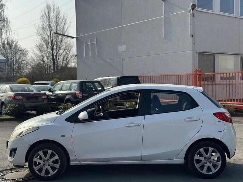 Gebraucht Mazda 2 Active 75 PS (55 kW) 2011 Weiß Kleinwagen