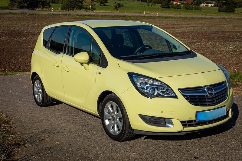 Gelb Gebraucht 2014 Opel Meriva Cosmo Van / Kleinbus | 9.000 € (Teuer) - Bild 1/4