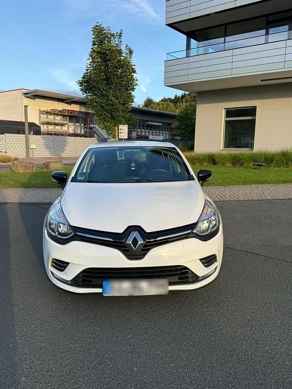 Weiß Gebraucht 2018 Renault Clio IV LIMITED Limousine | 7.200 € (Guter Preis) - Bild 1/4