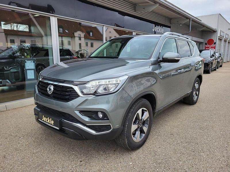 Grau Gebraucht 2018 Ssangyong (KGM) Rexton Sapphire SUV | 21.990 € (Etwas zu teuer) - Bild 1/4