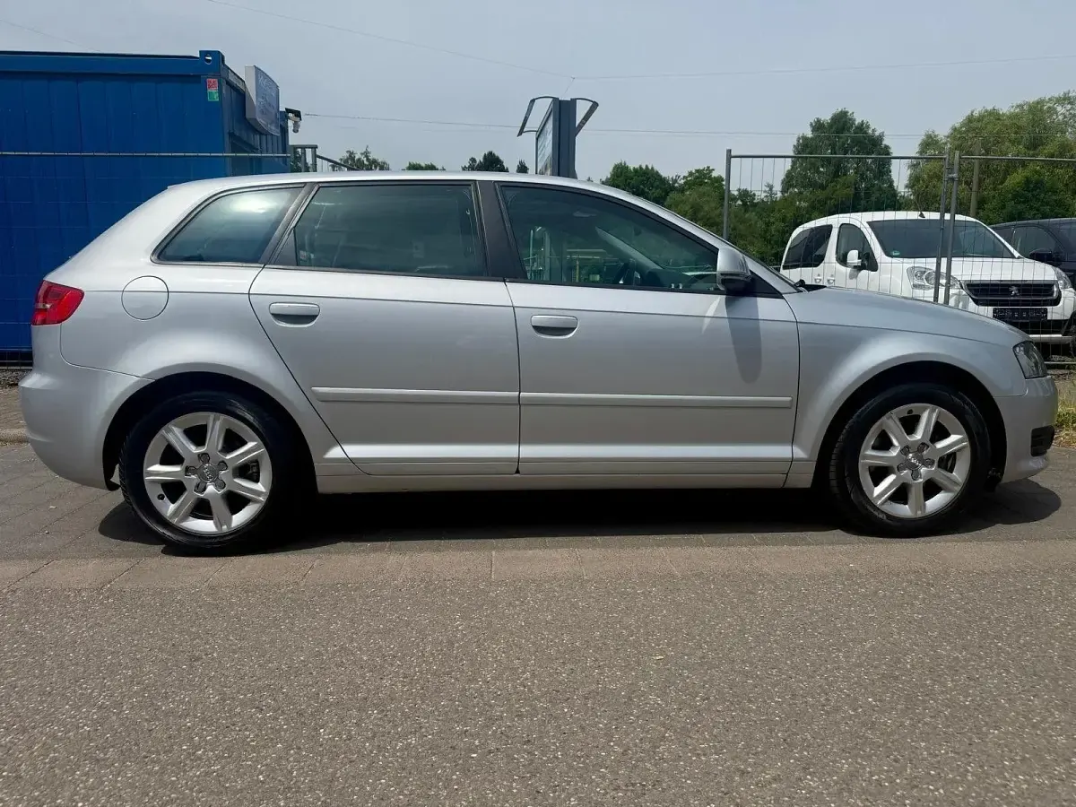 Gebraucht Audi A3 Sportback Ambiente 160 PS (117 kW) 2009 Silber Kleinwagen