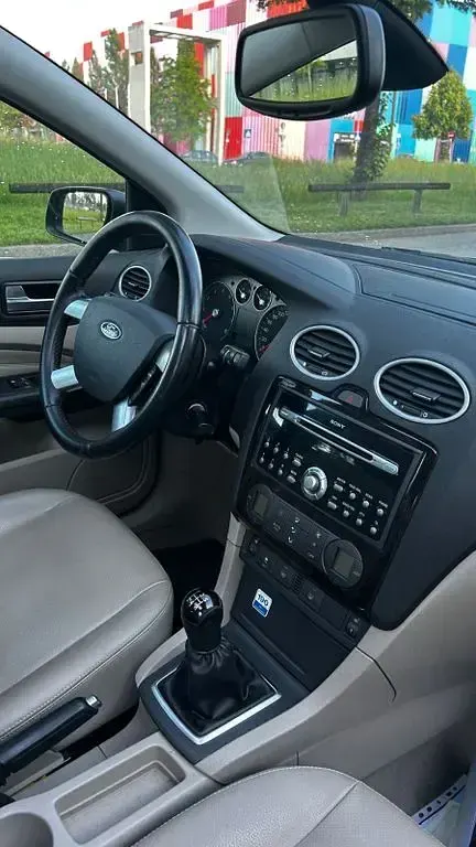 Używany Ford Focus Titanium 116 KM (85 kW) 2005 Niebieski Sedan/Limuzyna