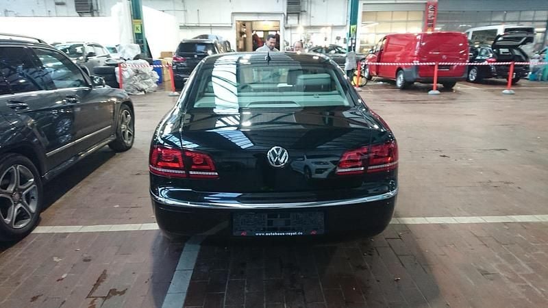 Schwarz Gebraucht 2015 VW Phaeton Limousine | 17.500 € (Etwas zu teuer) - Bild 1/4