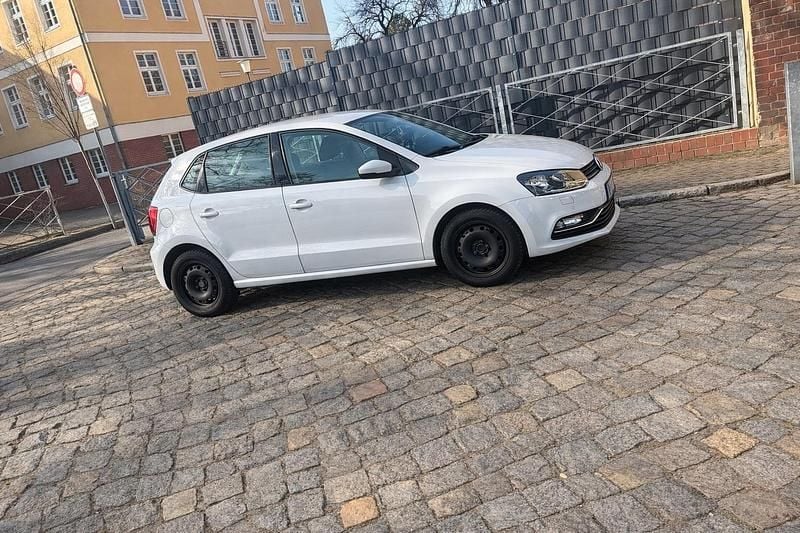 Gebraucht VW Polo Comfortline 60 PS (44 kW) 2014 Weiß Kleinwagen